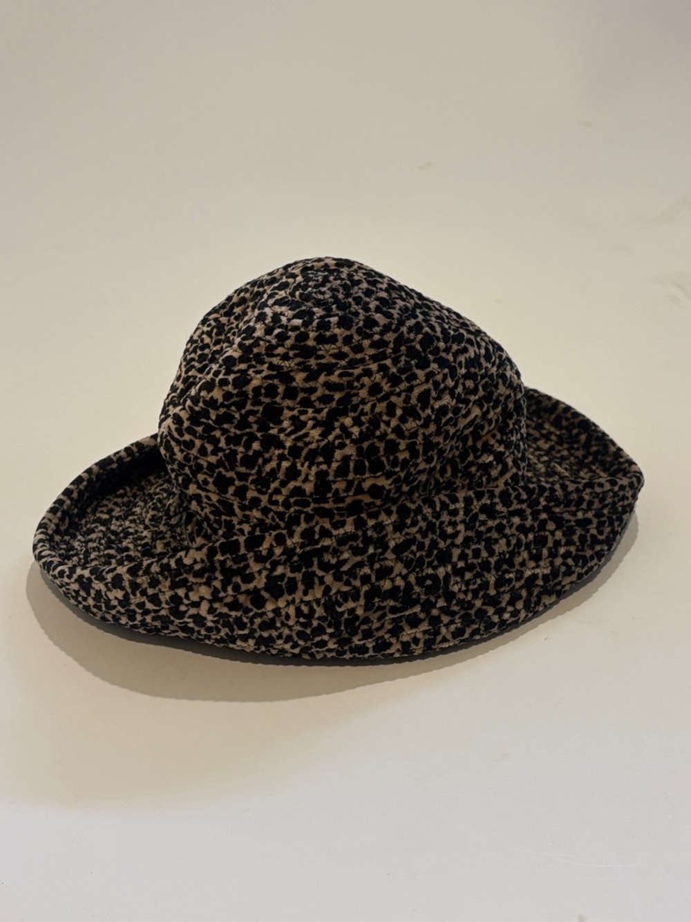 David Cohen Women's Leopard Print Bucket Hat - Black and Tan